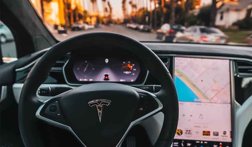 авто Tesla